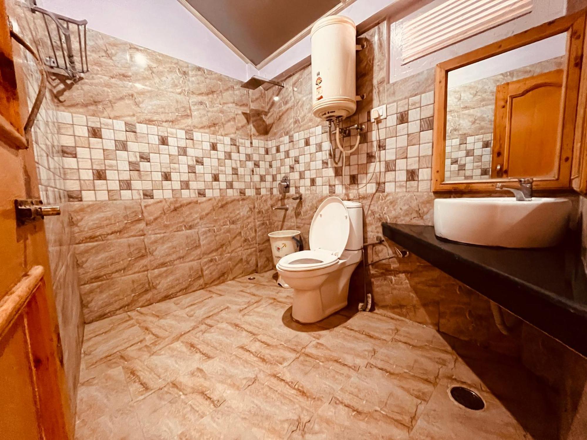 The Hollywood Vibes - #Riverview #Premium Rooms #Prime Location #Most Awarded #Parking #Top Rated #Open Terrace #Best Selling Hotel In Manali Exteriör bild